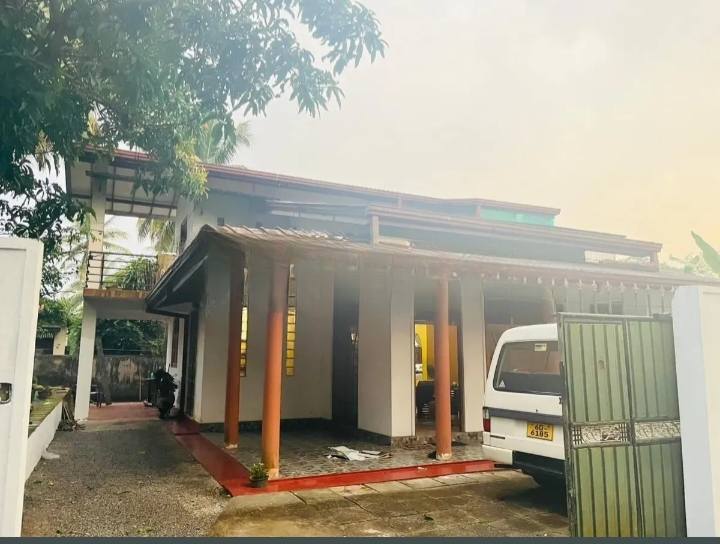 Spacious two-storey house for rent in Kottawa,Dolekade
