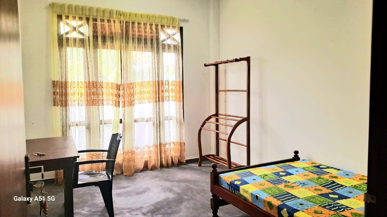 රැකියා නියුතු ගැහැණු ලමයි සදහා තනි කාමර පහසුකම් ඇත - මීගොඩ