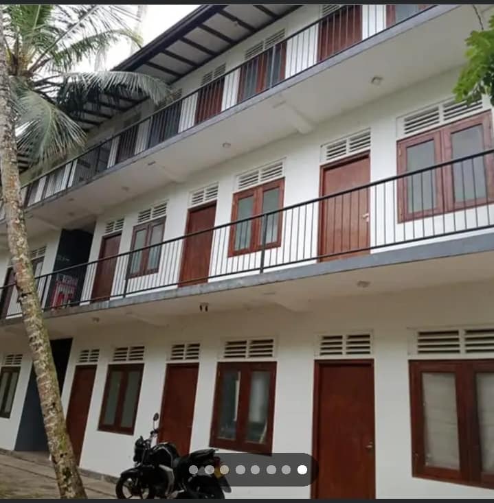 Homagama, Galavilawaththa single rooms to let for male working professionals and students.