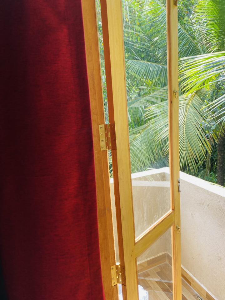 Good condition room available for Girls near to the NSBM green university