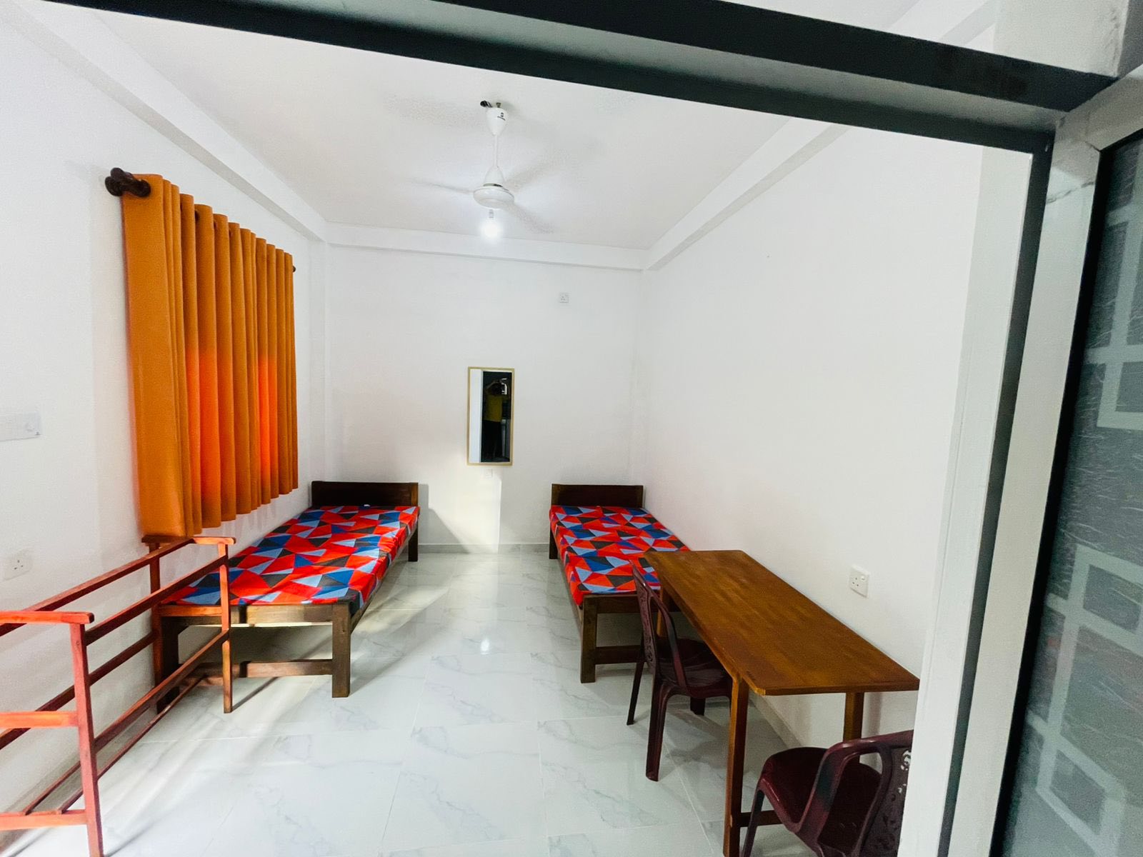 මාලබේ නගරයේ පිරිමි සිසුන් සඳහා වටිනා බෝඩිම් කාමරයක් කුලියට!