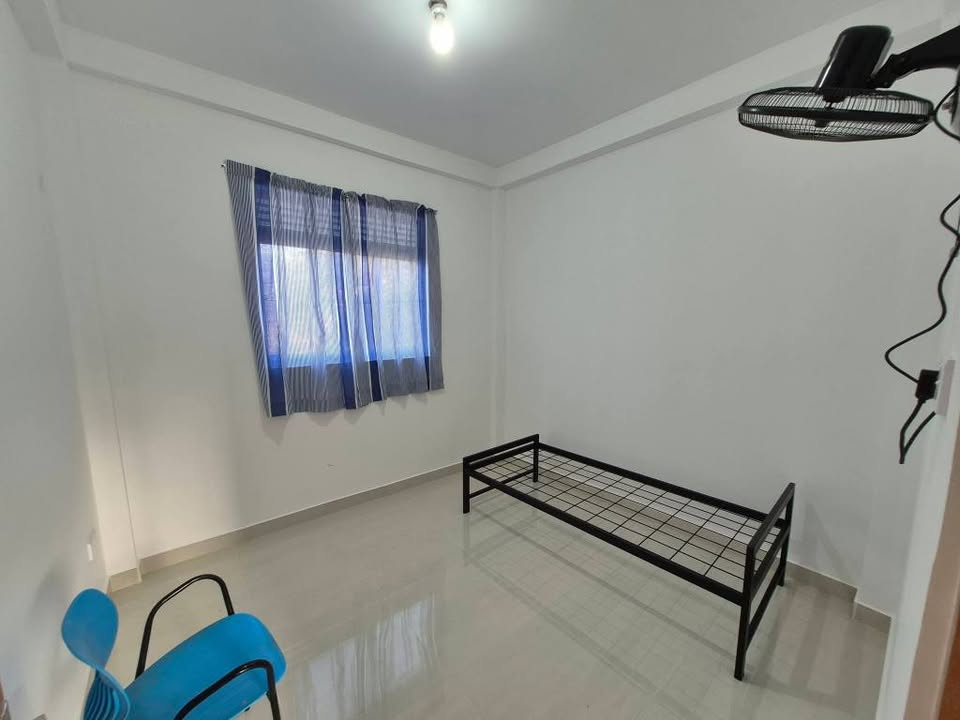 පිරිමි අය සඳහා කාමරයක් කුලියට දීමට 