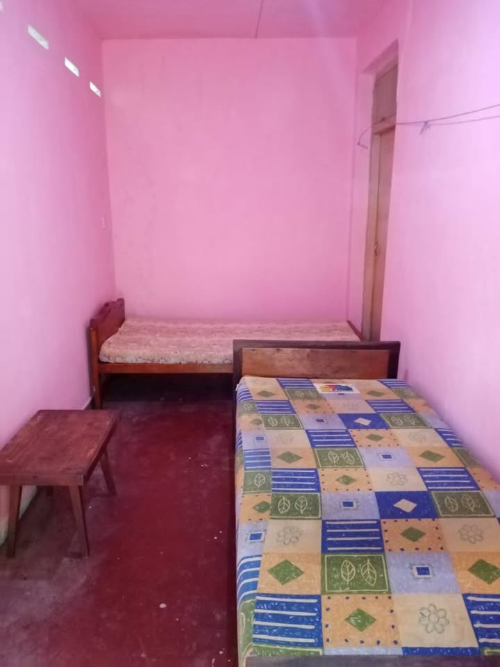 පන්නිපිටිය. එක් පිරිමි අයෙකුට අවස්ථාව ඇත. -  in , 