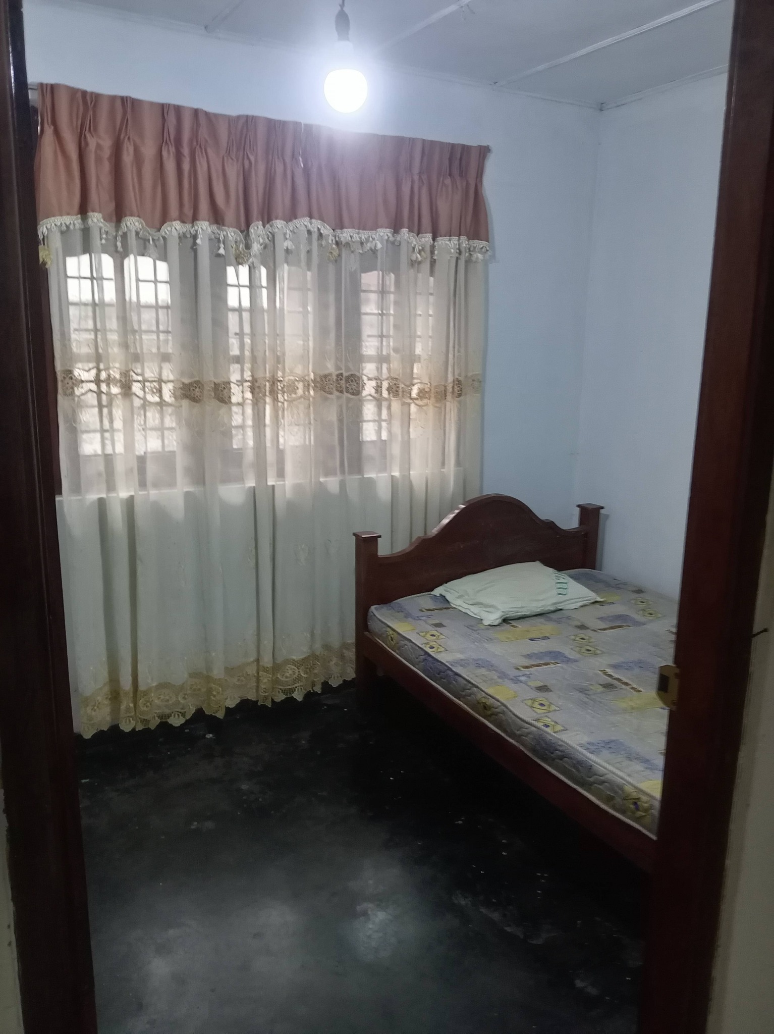 Boarding rooms for boys near Kelaniya temple
