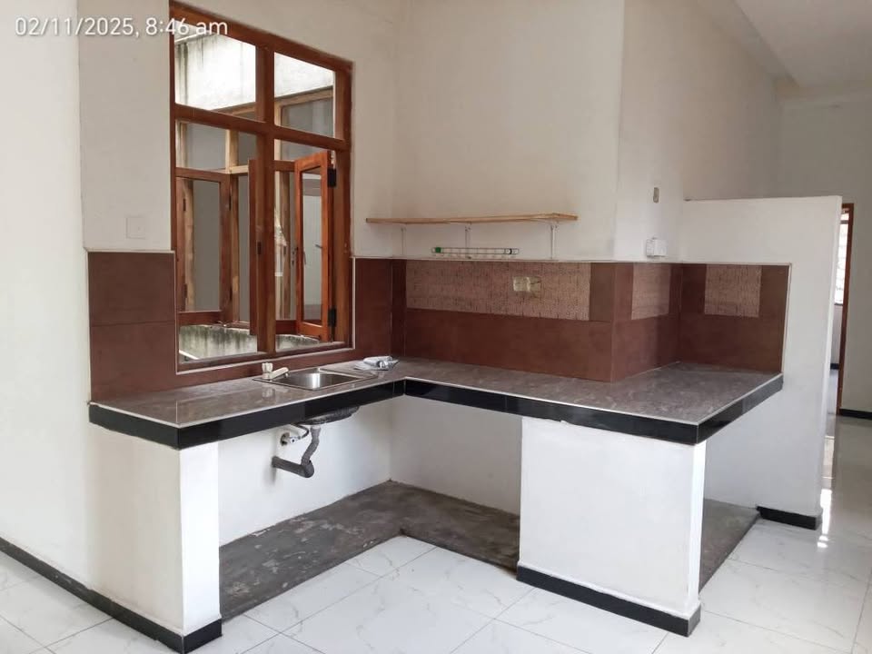 Kelaniya - Bulugaha Junction (Kandy road side) House for Rent (Upstairs)...