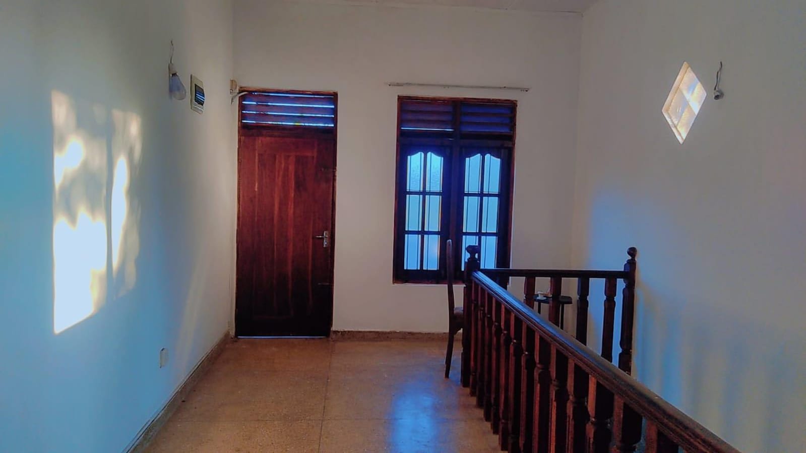 🏠 Upstairs House for Rent Near Ratmalana Railway Station..